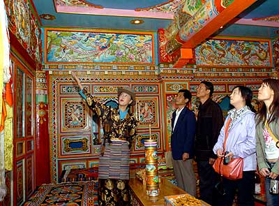 四川省甘孜州道孚县的藏族民居以其独特的建筑风格和奇绝的建筑