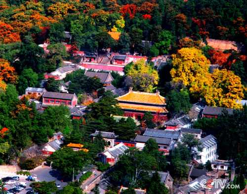 f174鸟瞰潭柘寺  责编:红立  来源:cctv.com