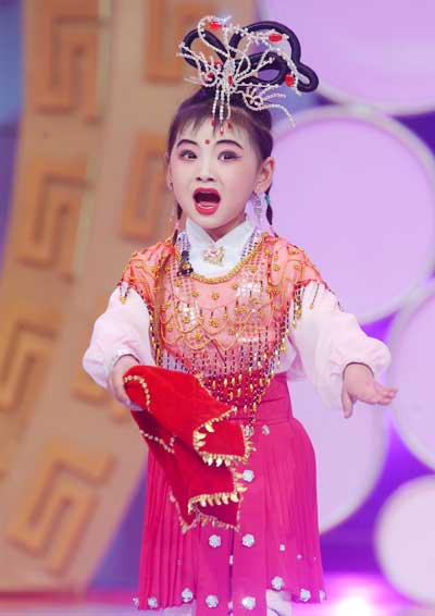 来自河南商丘的11岁小选手,5岁的张瑞,演唱豫剧《红娘》